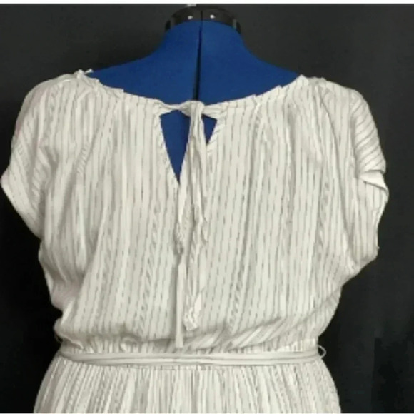 Lauren Conrad size Medium New with tags Pleated round neck midi dress. - Picture 13 of 15